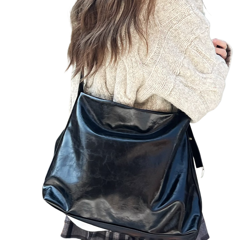 New Fashion Trend Daily Matching Black Soft Leather Large Capacity Commuter Casual Tote Bag Women's Bag Korean Fashion One Shoulder Crossbody Bag
