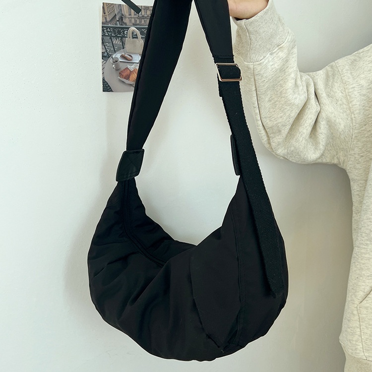 Cross body bag for women in autumn and winter new high-capacity dumpling bag down cotton casual simple and versatile one shoulder bag trendy