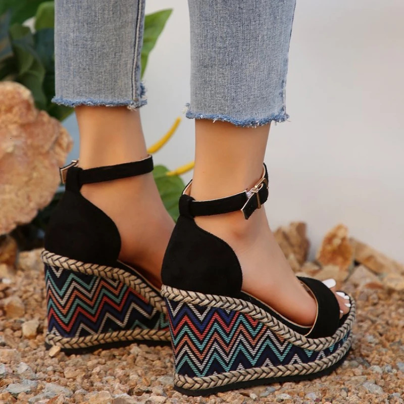 2024 Summer European and American Fashion Simple Ethnic Style Slope Heel Sandals with One Button High Heel Womens Shoes 240619