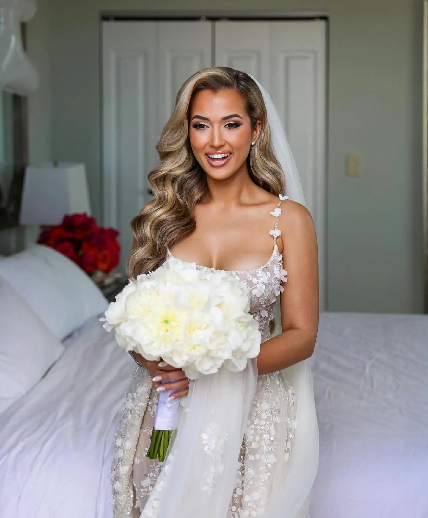 2024 White Stunning Mermaid Beaded Wedding Dresses With Detachable Train Sequined Bridal Gowns 3D Appliqued Scoop Neckline Tulle Vestido De Novia