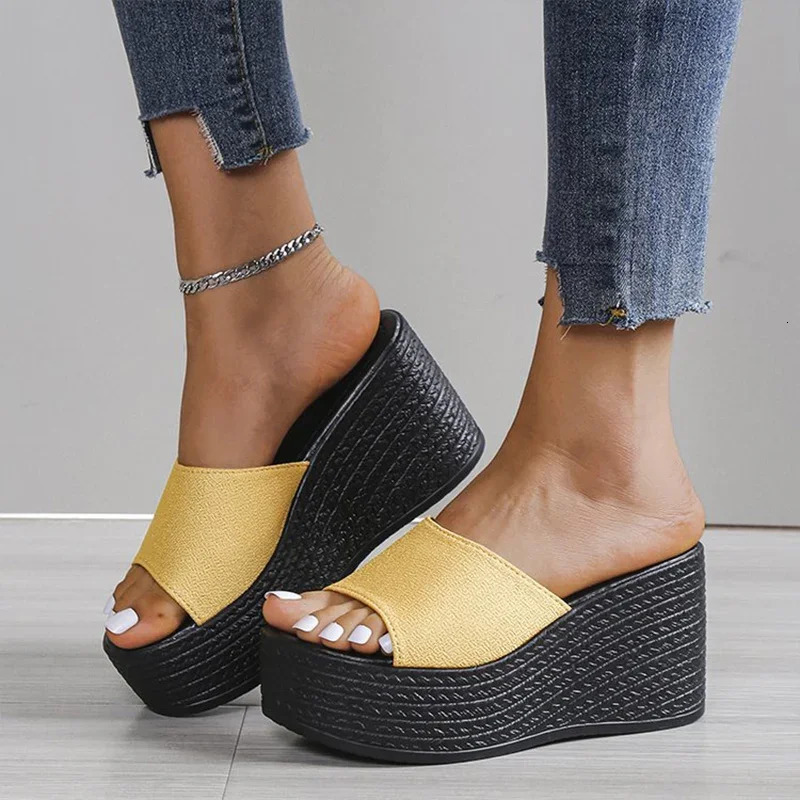 Women Platform Beach Slippers High Heels Wedges Sandals Summer Shoes Women Shoes Thick Slides Sexy Pumps Fad Flip Flops 240619