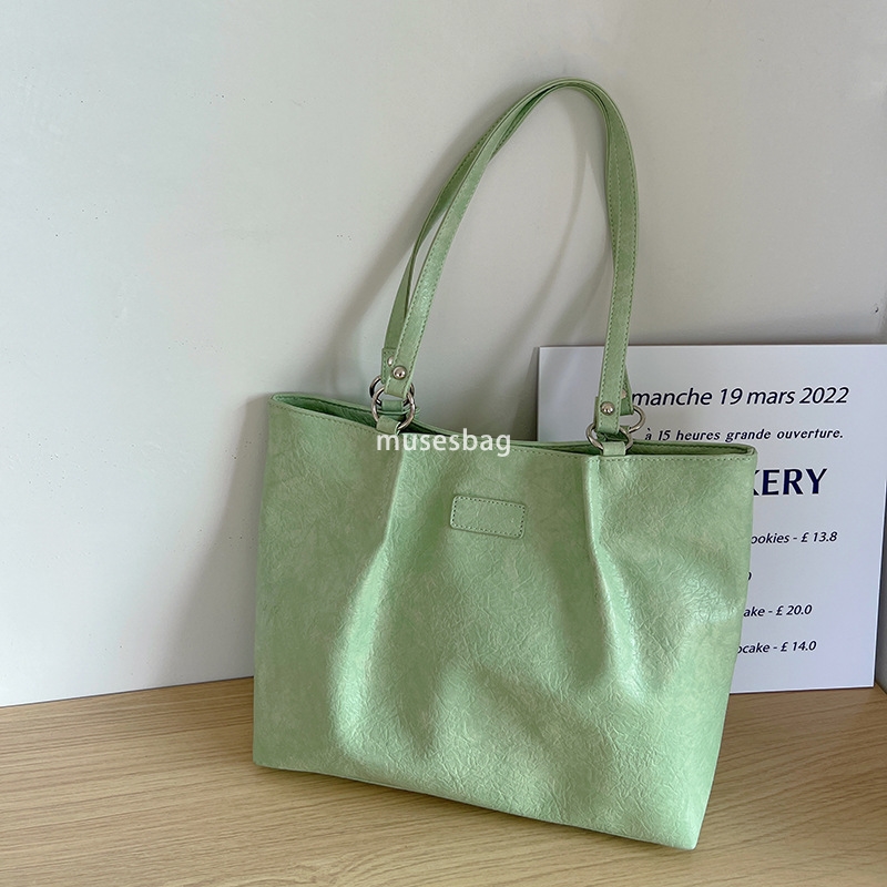 Street trend niche design large capacity and textured tote bag for women versatile and trendy early spring new popular shoulder bag