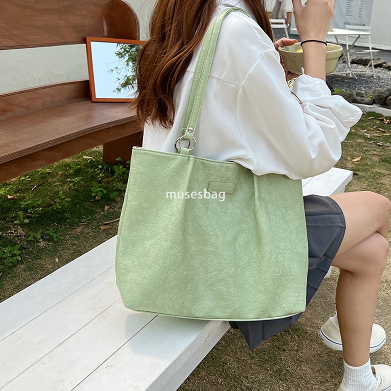 Street trend niche design large capacity and textured tote bag for women versatile and trendy early spring new popular shoulder bag