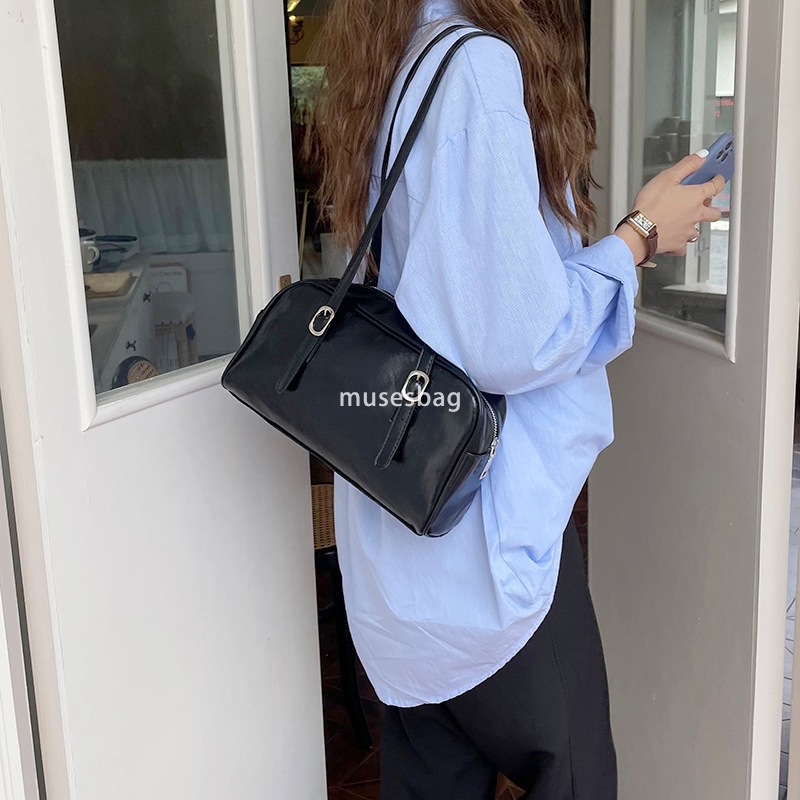 Fashion trend niche design single shoulder bag niche leisure underarm bag Korean Instagram bag new versatile commuting women's bag