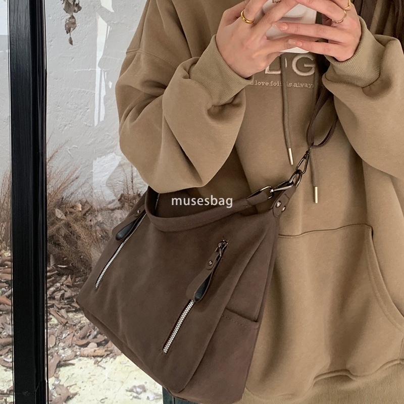 Street trend Maillard retro large capacity bag women's new trendy tote bag niche design texture portable commuting bag