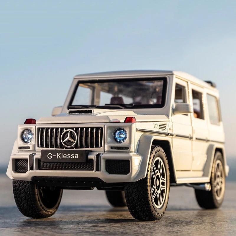 1 24 AMG G63 Model Car Zinc Alloy Pull Back Toy Car with Sound and Light for Kids Boy Girl Gift 240629