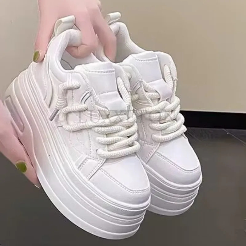 Matsu Sole Thick Sole Round Toe Dad Shoes Increase Height Comfort Softness Leisure Retro Trend Versatile Fashionable Board Shoes 240619