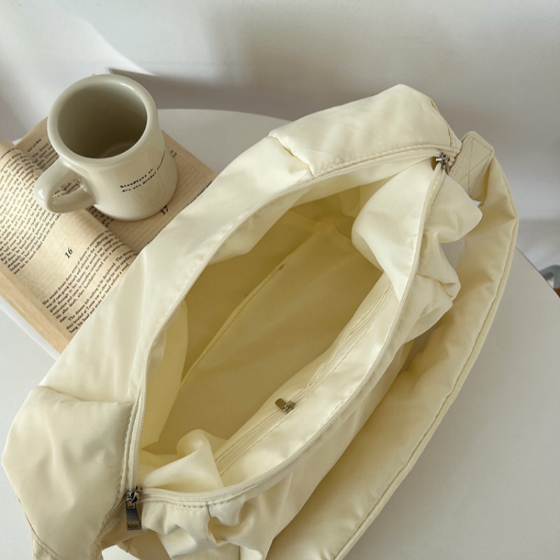 Cross body bag for women in autumn and winter new high-capacity dumpling bag down cotton casual simple and versatile one shoulder bag trendy
