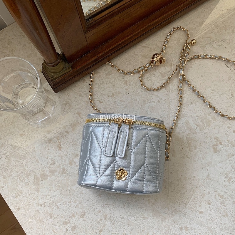 Trendy and fashionable niche design diamond grid small fragrant style chain bag women new fashionable summer small square bag versatile Instagram cros