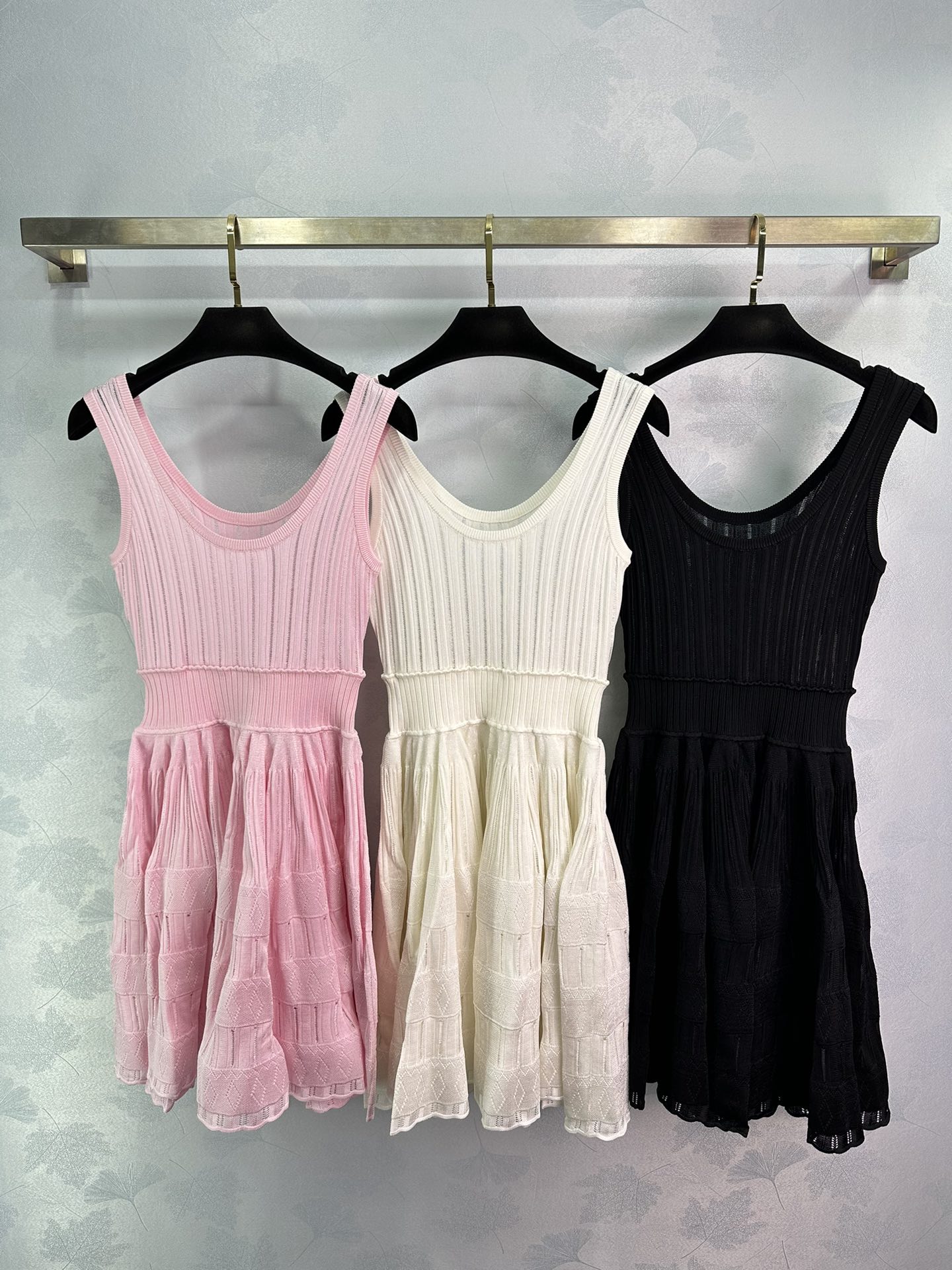 616 2024 Runway Summer Brand Same Style Sweater Sleeveless White Black Fashion Clothes High Quality Women