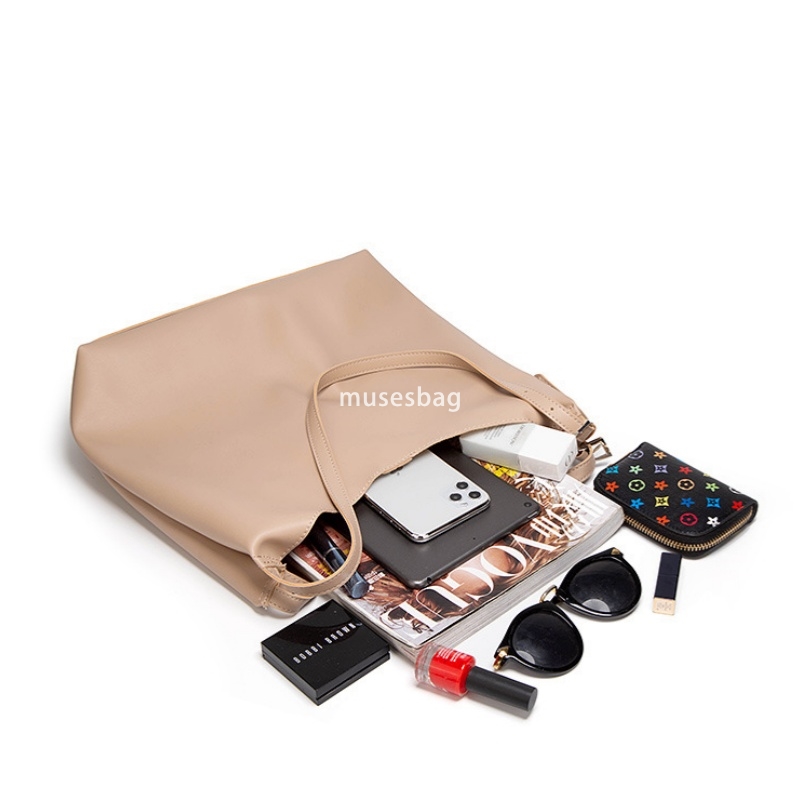 High quality women's designer fashionable multifunctional shoulder bag Korean version artistic large capacity practical handheld crossbody mother