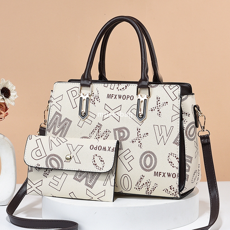 Designer Women's High Quality Classic Practical Handheld Luxury Fashion Bag Magnificent Mom Bag Large Capacity One Shoulder Versatile Crossbody B