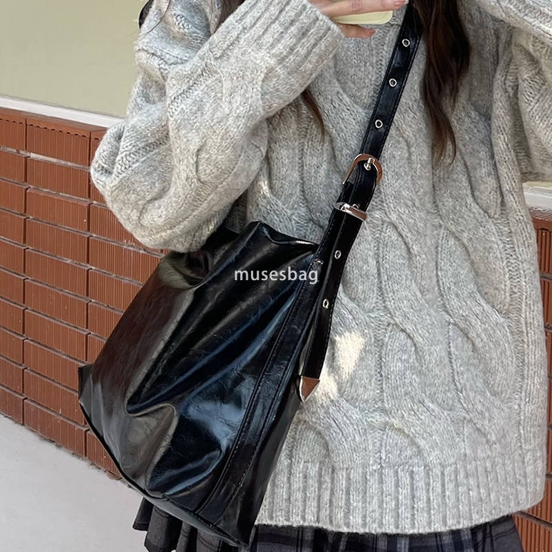 New Fashion Trend Daily Matching Black Soft Leather Large Capacity Commuter Casual Tote Bag Women's Bag Korean Fashion One Shoulder Crossbody Bag