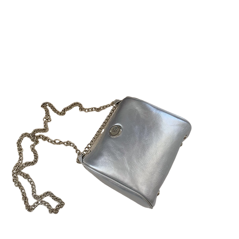 Street trend fashion silver mini chain bag small square bag women's new texture niche design mini one shoulder crossbody bag trend