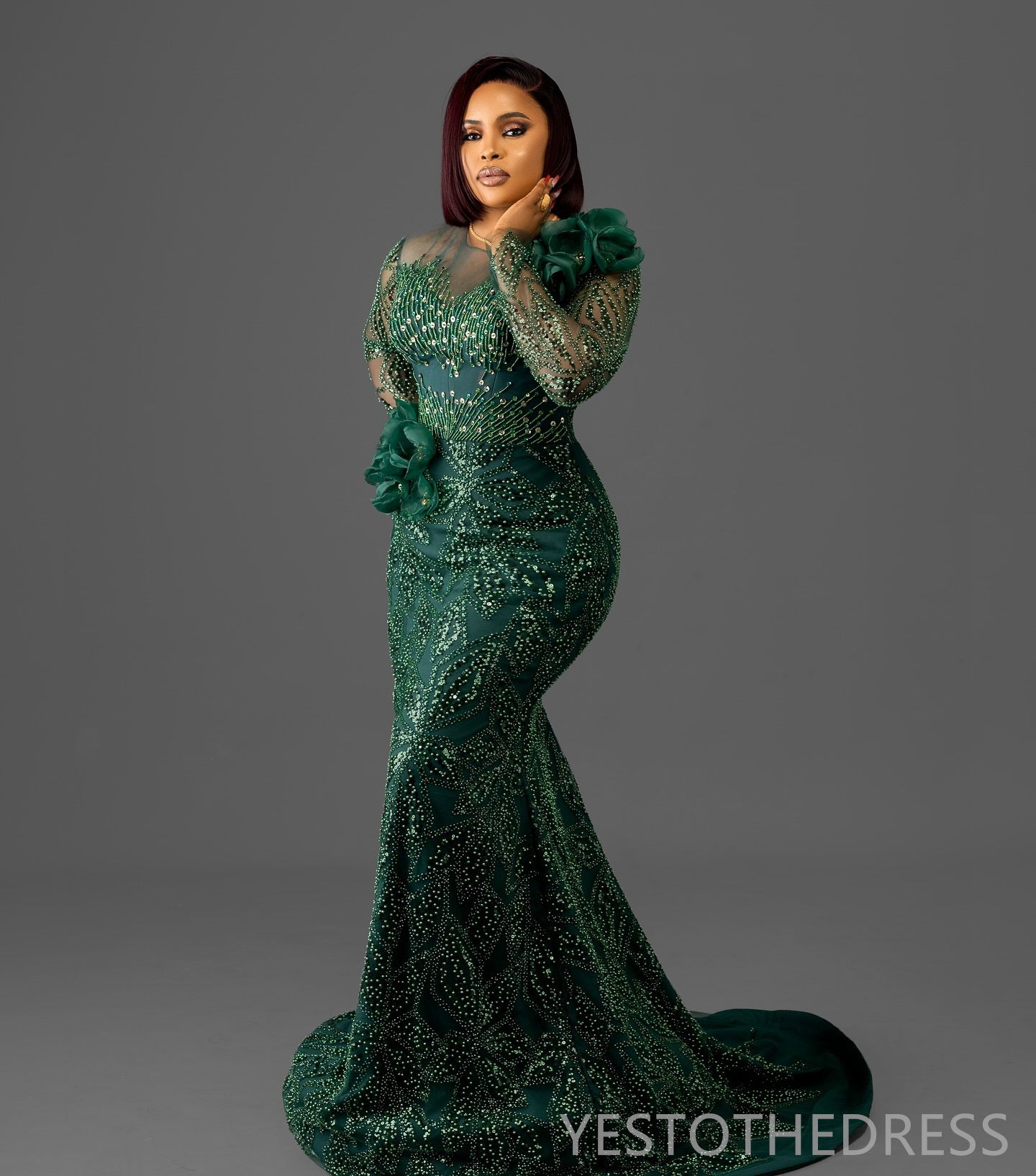 2024 Classic Green Prom Dress Mermaid Promdress Evening Gowns Illusion Long Sleeves Sheer Neck Beaded Lace Pearls Hand Made Flowers Second Reception G