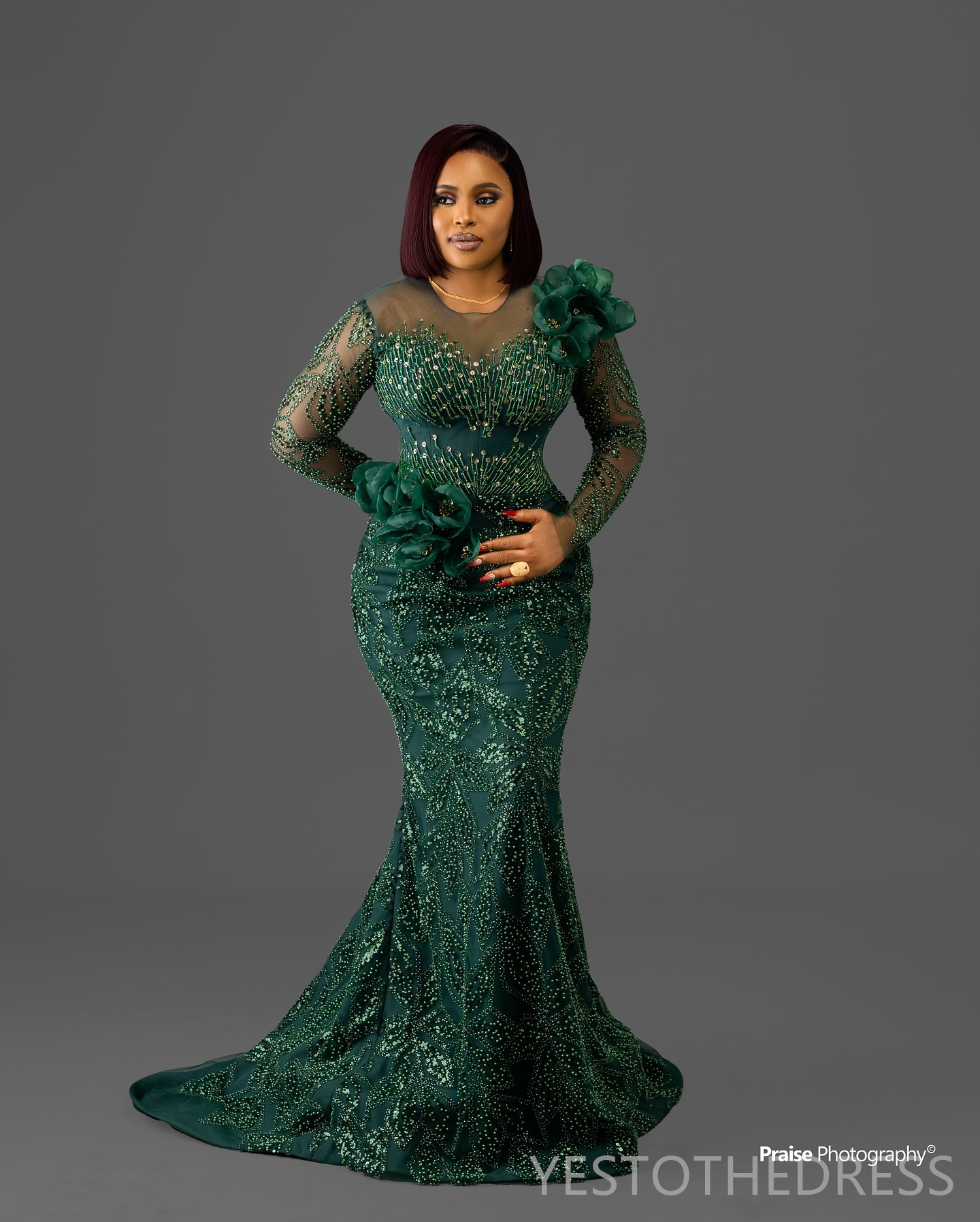 2024 Classic Green Prom Dress Mermaid Promdress Evening Gowns Illusion Long Sleeves Sheer Neck Beaded Lace Pearls Hand Made Flowers Second Reception G