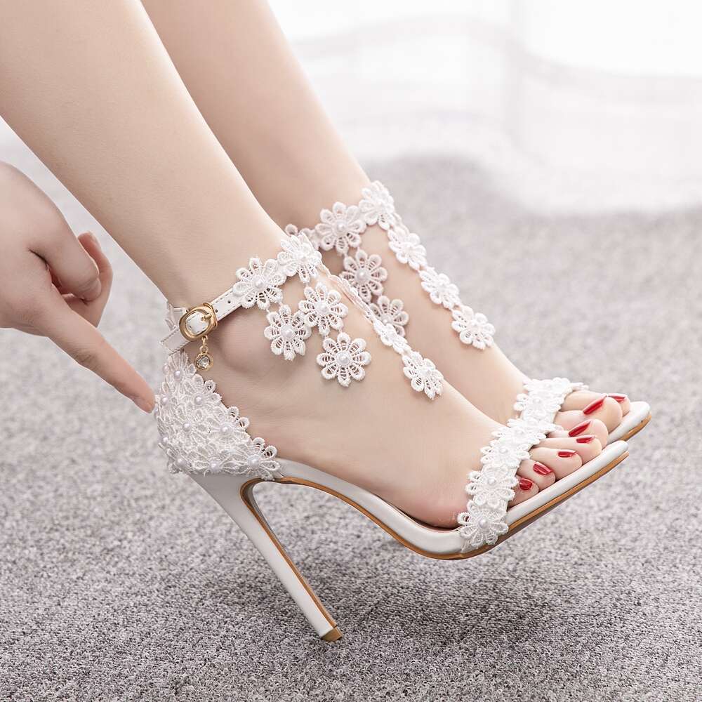 Crystal Queen Women Ankle Strap Sandals White Lace Flowers Pearl Tassel Super Stiletto High Heels Slender Bridal Wedding Shoes