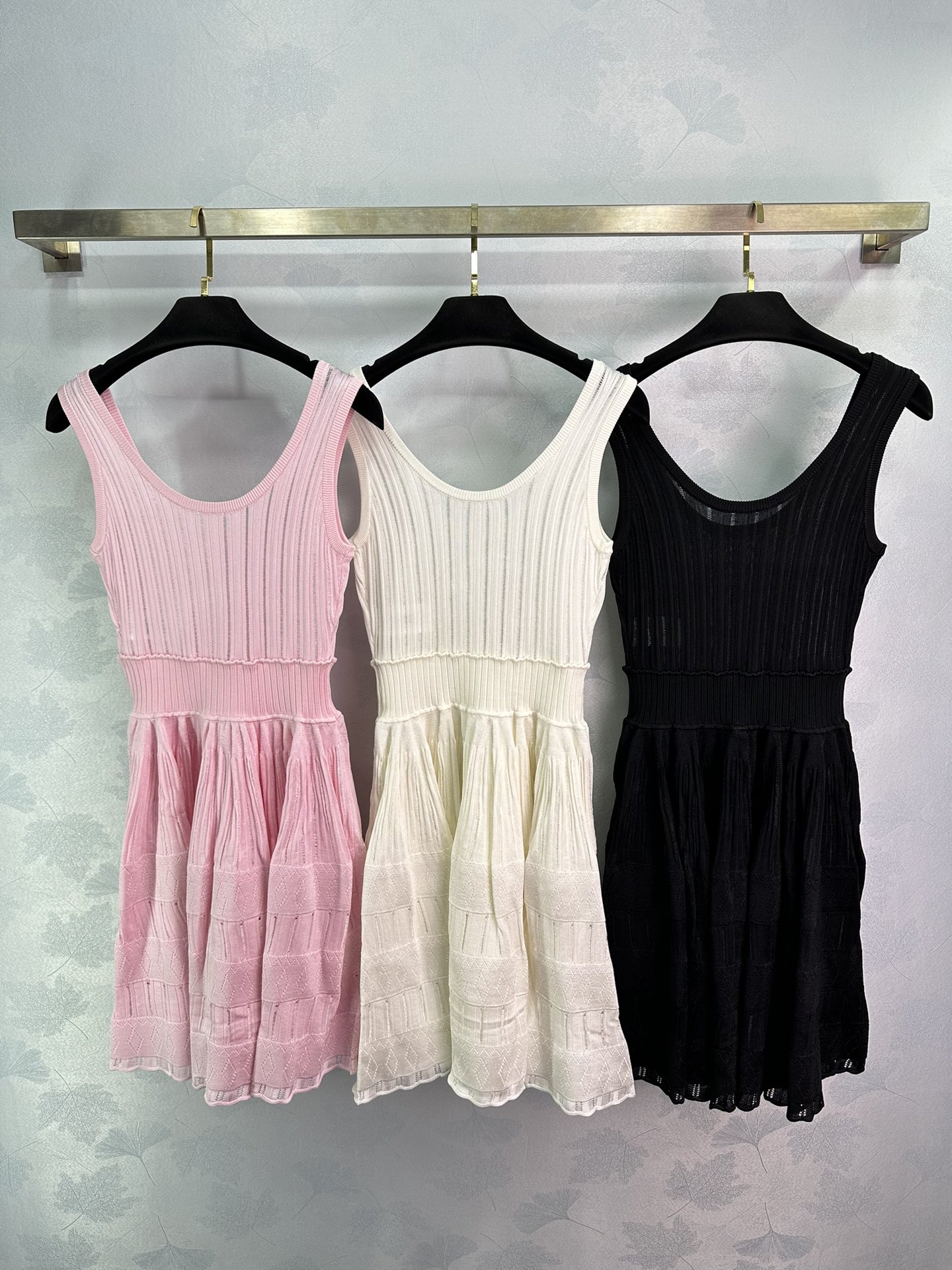 616 2024 Runway Summer Brand Same Style Sweater Sleeveless White Black Fashion Clothes High Quality Women