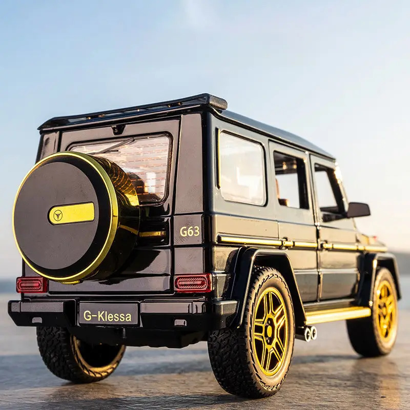1 24 AMG G63 Model Car Zinc Alloy Pull Back Toy Car with Sound and Light for Kids Boy Girl Gift 240629
