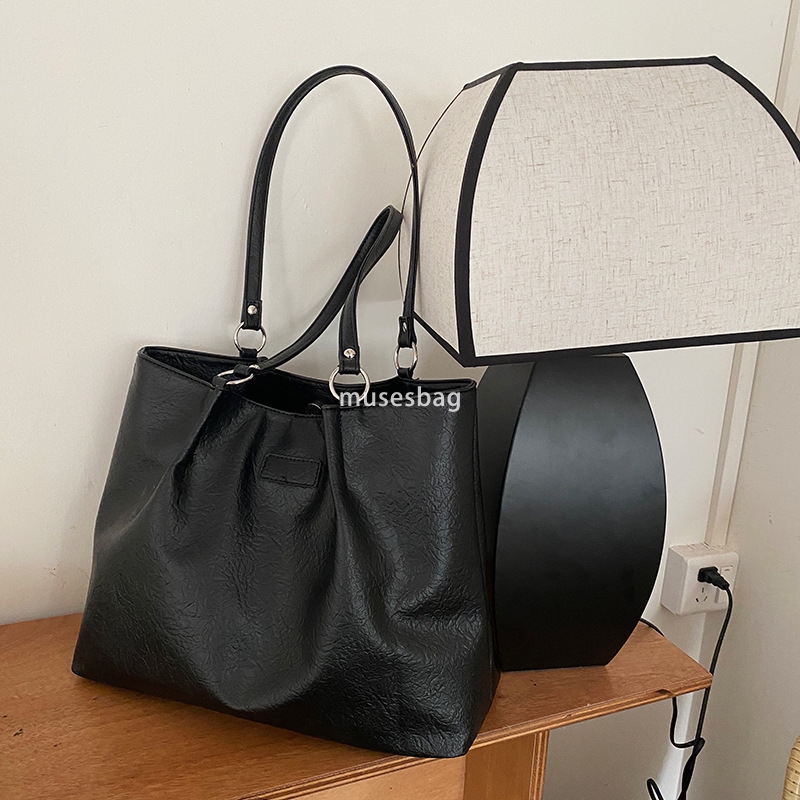 Street trend niche design large capacity and textured tote bag for women versatile and trendy early spring new popular shoulder bag
