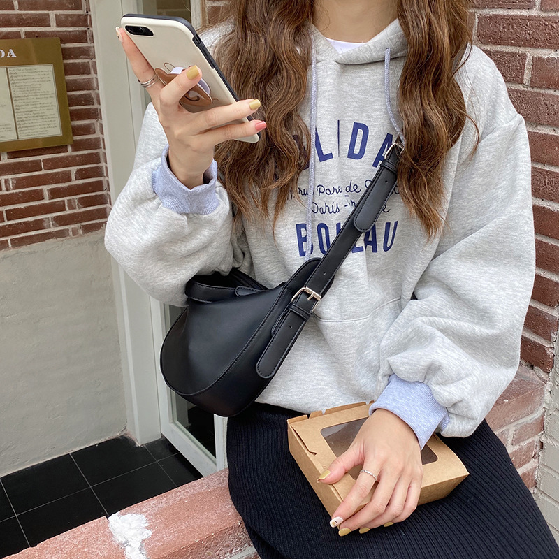 Soft leather material large capacity saddle bag single shoulder diagonal cross women bag autumn and winter ins texture student casual soft shoulder ba