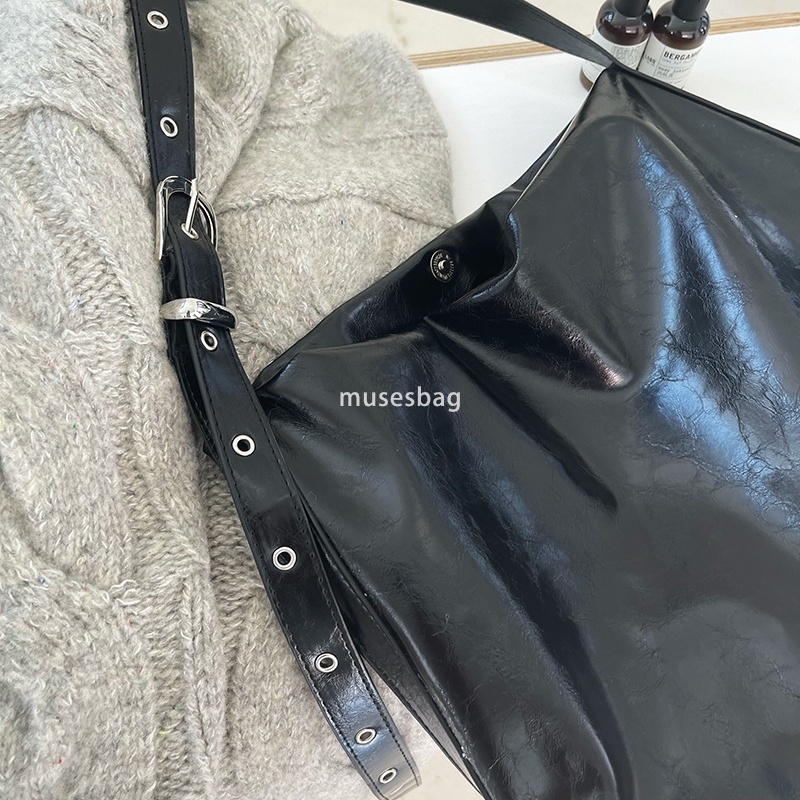 New Fashion Trend Daily Matching Black Soft Leather Large Capacity Commuter Casual Tote Bag Women's Bag Korean Fashion One Shoulder Crossbody Bag