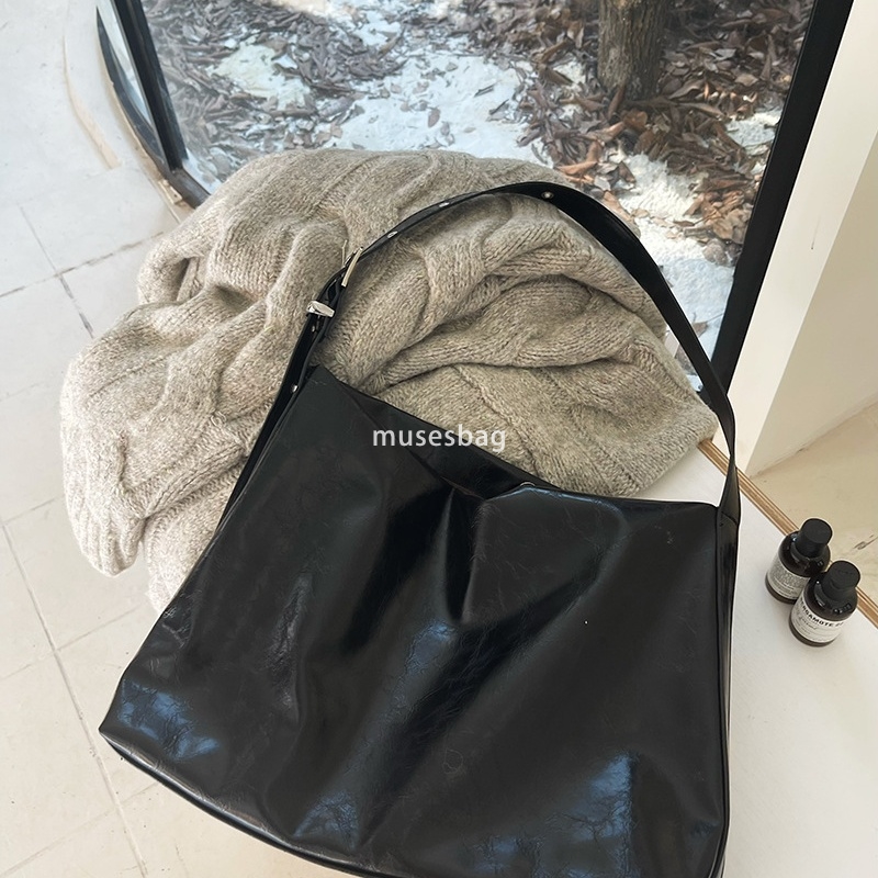 New Fashion Trend Daily Matching Black Soft Leather Large Capacity Commuter Casual Tote Bag Women's Bag Korean Fashion One Shoulder Crossbody Bag