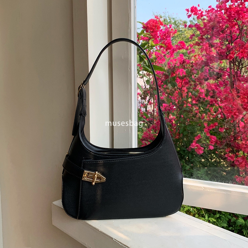 High end niche design textured underarm bag new and versatile temperament commuting single shoulder bag black portable small bag for women