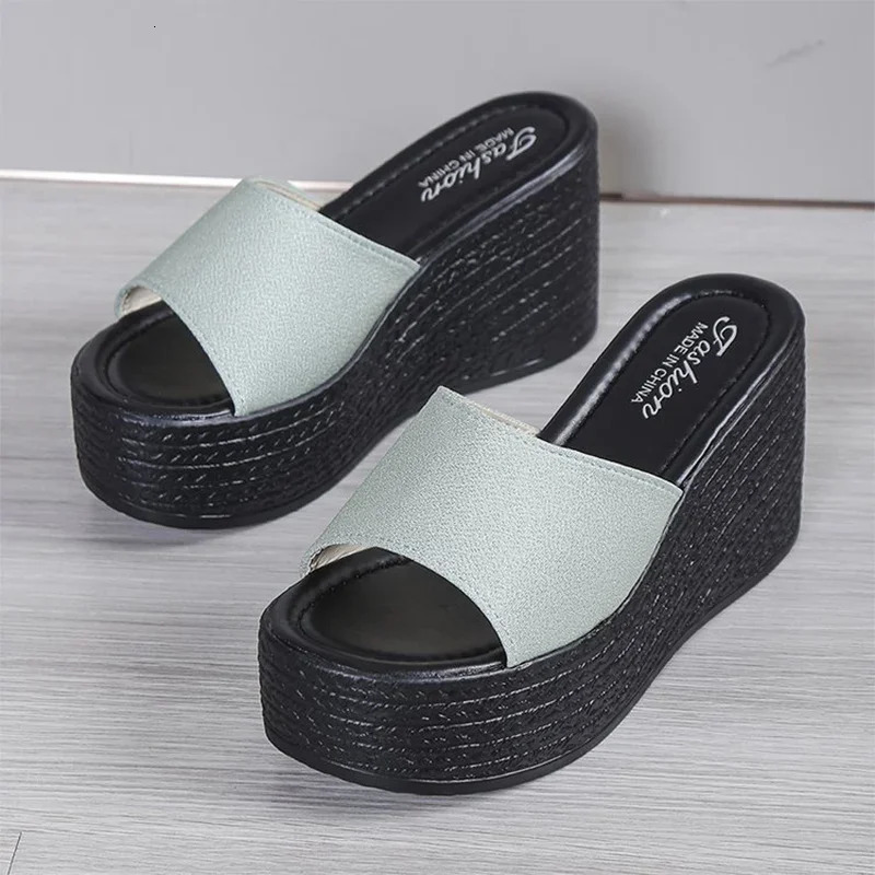 Women Platform Beach Slippers High Heels Wedges Sandals Summer Shoes Women Shoes Thick Slides Sexy Pumps Fad Flip Flops 240619
