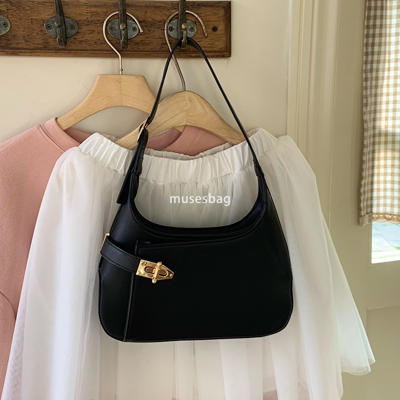 High end niche design textured underarm bag new and versatile temperament commuting single shoulder bag black portable small bag for women