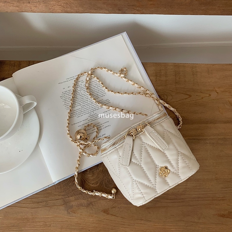 Trendy and fashionable niche design diamond grid small fragrant style chain bag women new fashionable summer small square bag versatile Instagram cros