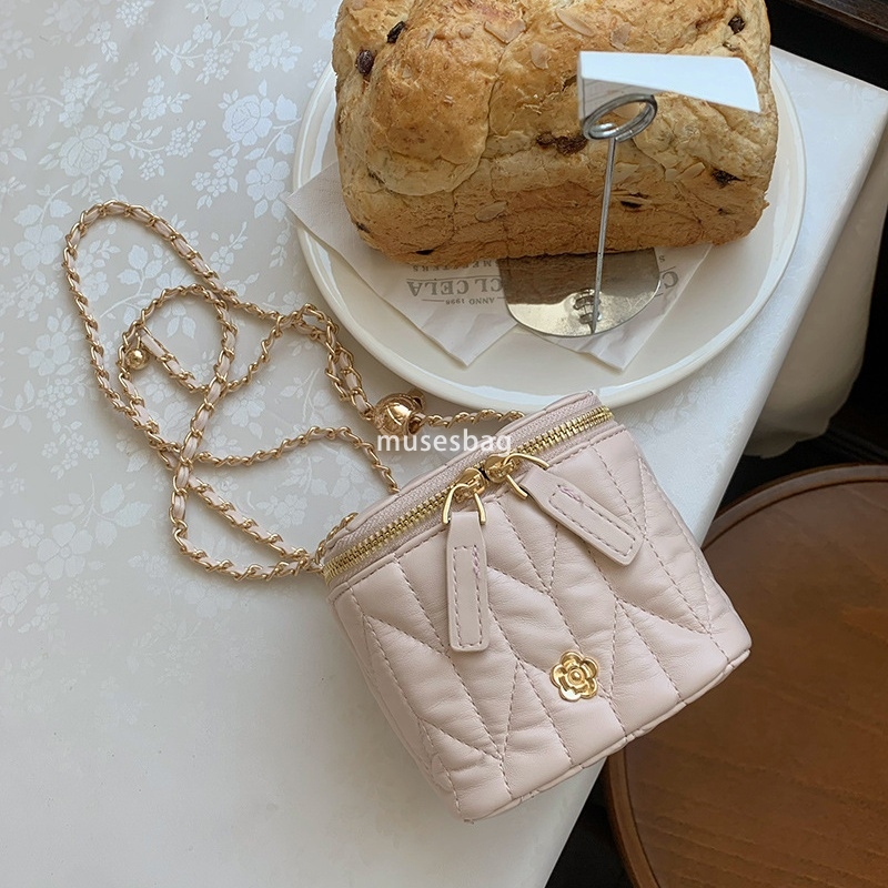 Trendy and fashionable niche design diamond grid small fragrant style chain bag women new fashionable summer small square bag versatile Instagram cros