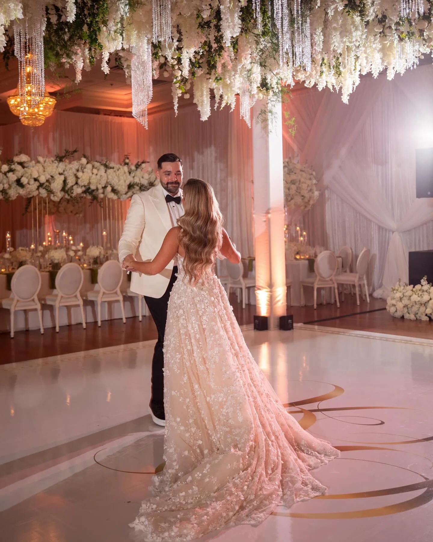 2024 White Stunning Mermaid Beaded Wedding Dresses With Detachable Train Sequined Bridal Gowns 3D Appliqued Scoop Neckline Tulle Vestido De Novia