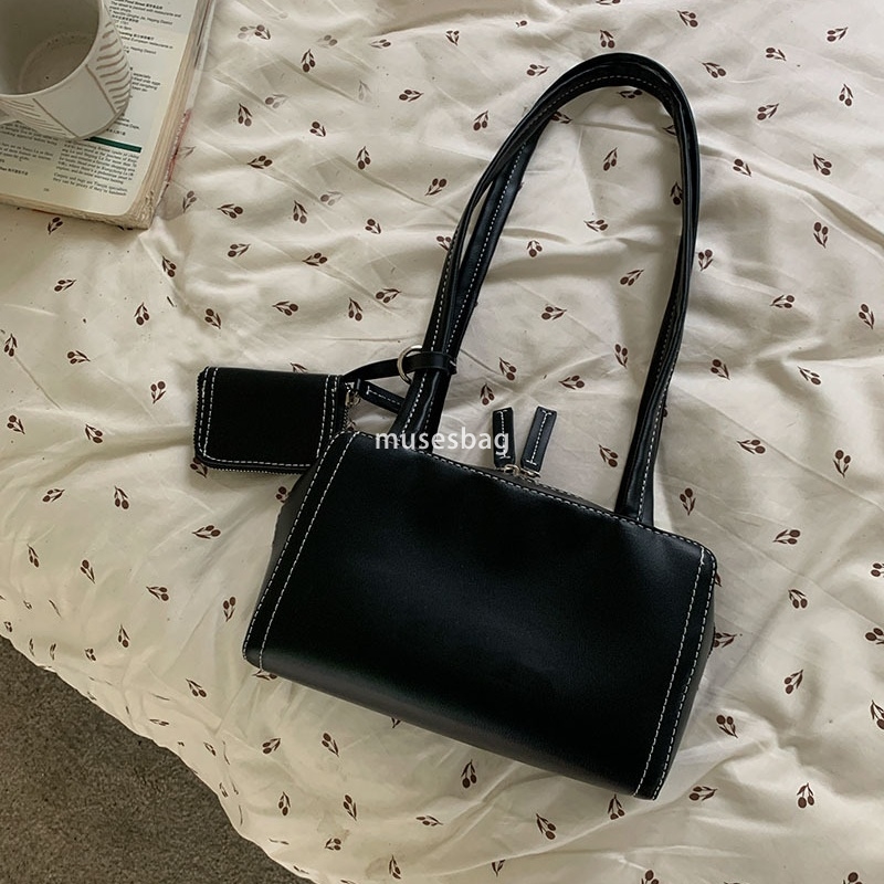 New Spring/Summer Korean Instagram Same Retro Black Shoulder Bag Small and Popular Boston Underarm Bag Earphone Bag