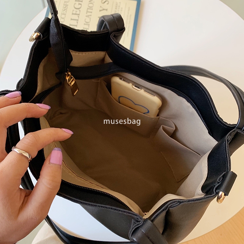 Street Trendy Bag Women's New Trendy Korean Edition Daily Shoulder Bag Large Capacity Minimalist Tote Bag Student Handheld Crossbody Bag