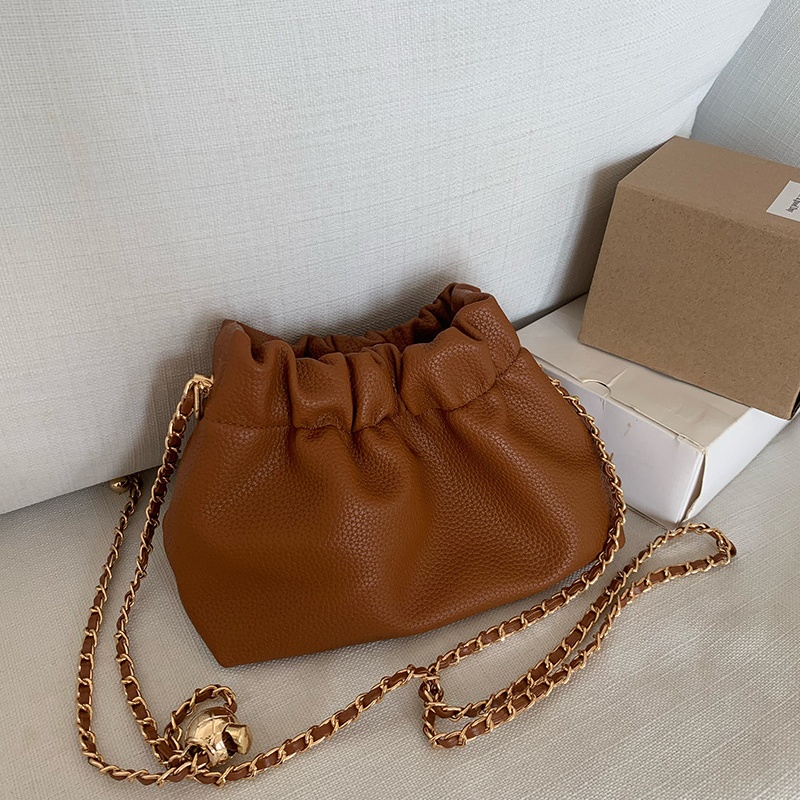 Advanced and trendy handbag for women new texture solid color niche single shoulder bag versatile chain crossbody cloud small bag