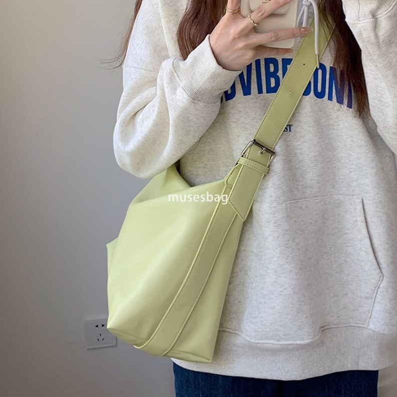 High end niche design bag for women new casual and fashionable minimalist summer girl large capacity crossbody bag for work and commuting tote bag