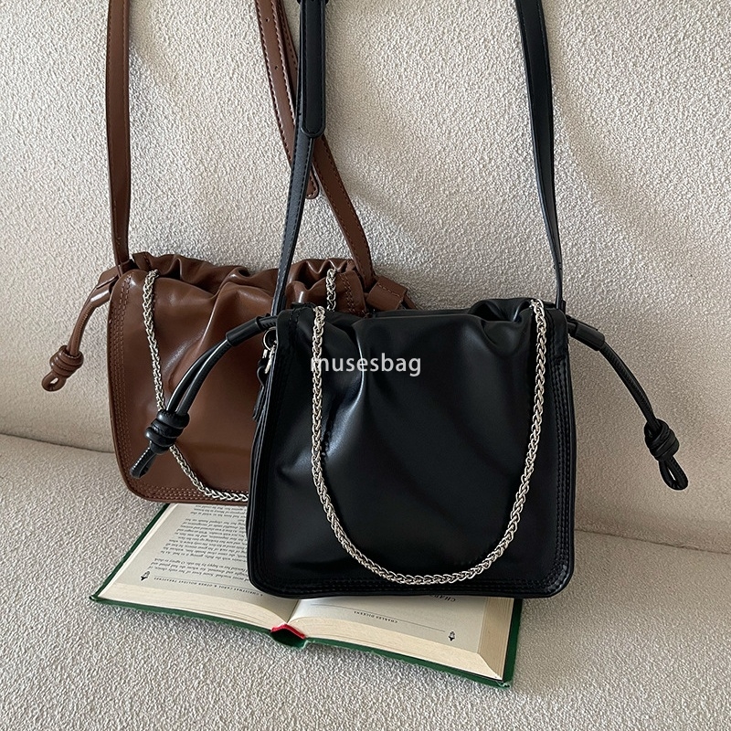 A niche design bag for commuting a new fashionable and high-end feeling pleated and versatile autumn and winter ins single shoulder crossbody bag