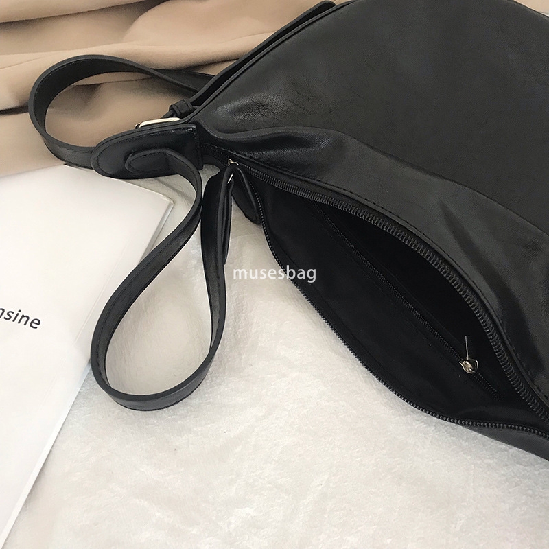 High quality niche design internet celebrity small bag textured crossbody daily student spring/summer new ins dark color casual soft bag for women