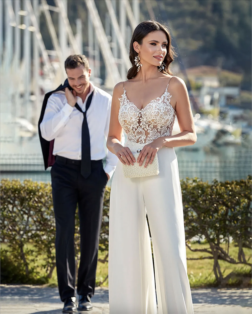 Jumpsuits 2024 Boho Wedding Dresses for Lace Appliqued Spaghetti V Neck Bride Dress Chiffon Sweep Train Bridal Gowns