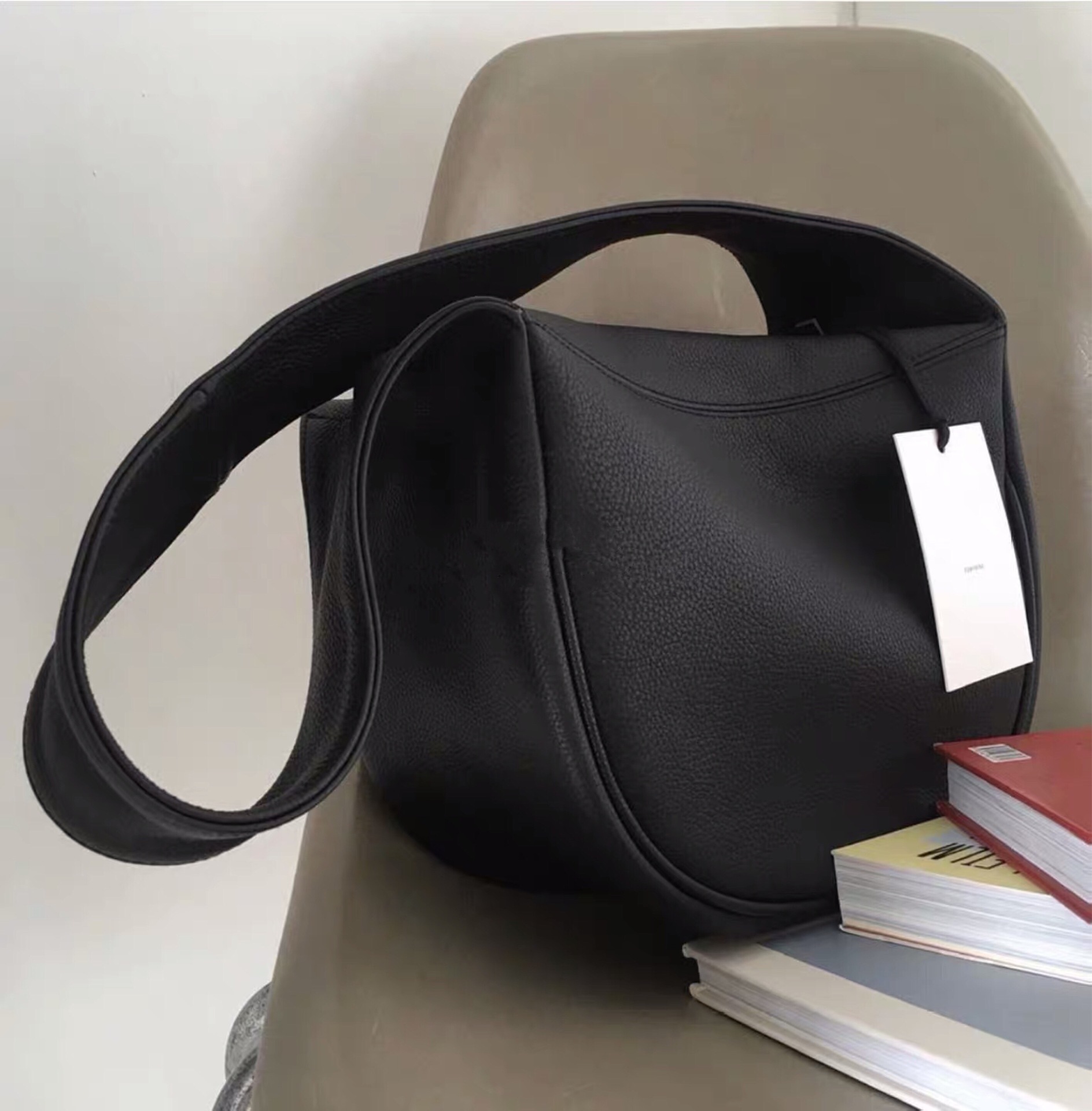 Korean version of women's bag for spring and summer new high-capacity Instagram soft leather handbag niche single shoulder bag wide shoulder dail