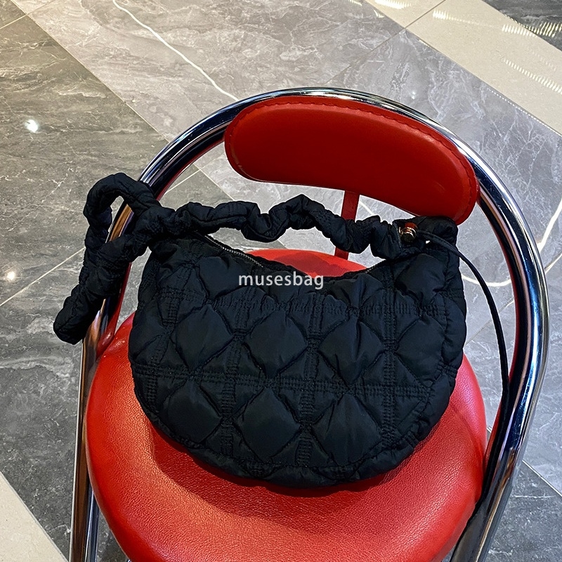 Dumpling dumplings autumn and winter niche versatile cloud bubble pleated bag women's large capacity lightweight down bag one shoulder crossbody 