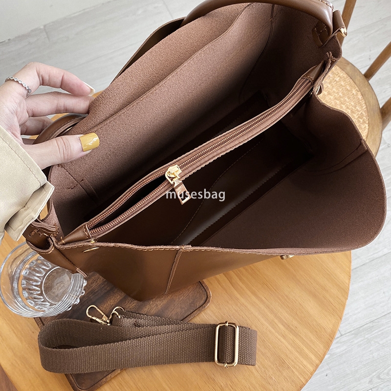 Low end design high-quality large capacity bags autumn and winter new internet celebrity retro briefcase female niche design one shoulder crossbody ba