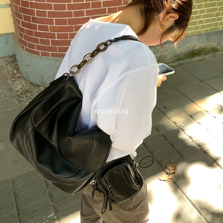 High end high-quality niche designer style personalized chain casual shoulder bag for women's new soft casual retro crossbody bag