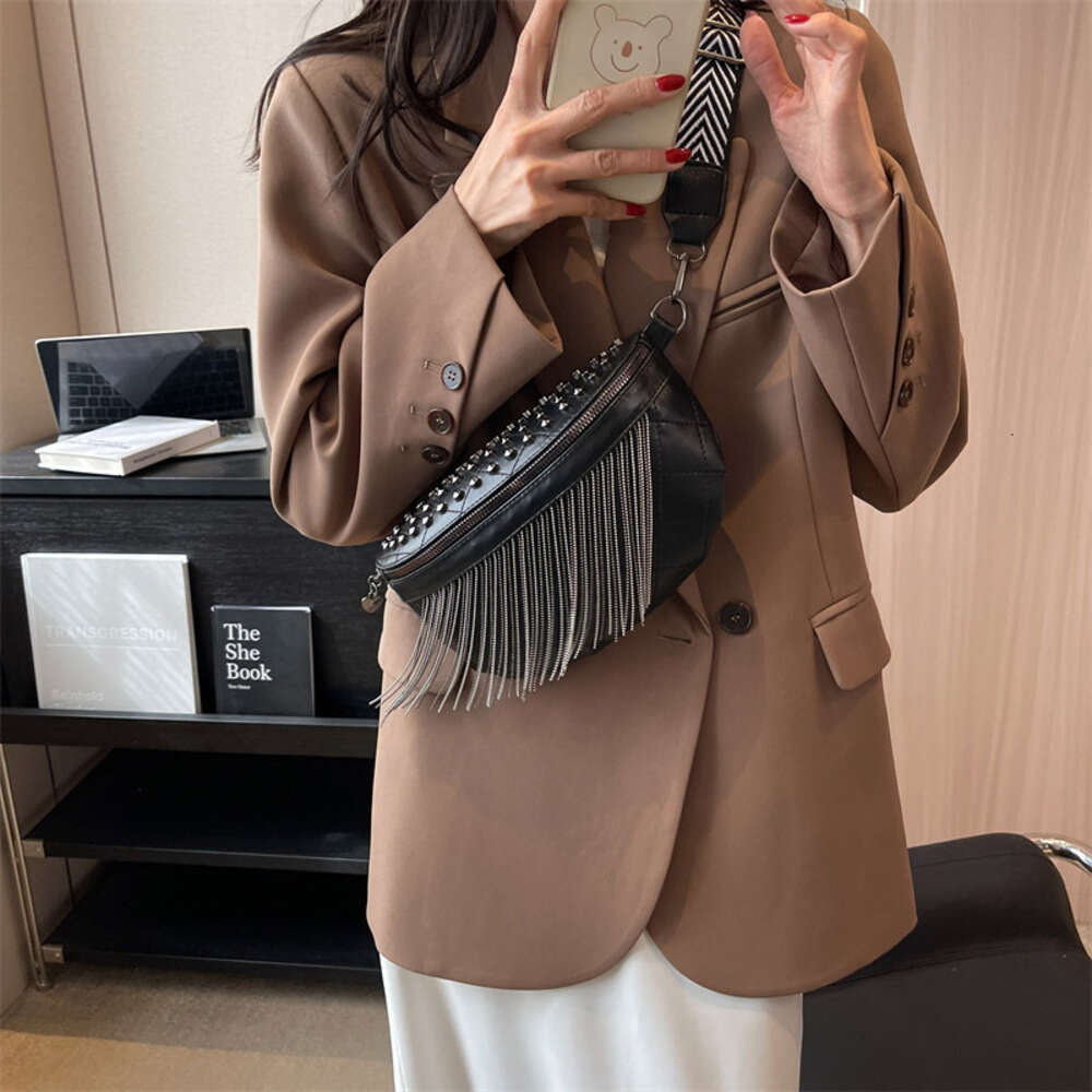 Brand Women Fanny Pack Tassel Leather Shoulder Crossbody Chest Ladies Waist Bag New Fashion Rivet Desing Phone Purses H6.20#30 ddmy 9649