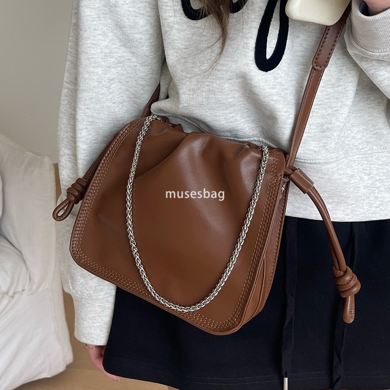 A niche design bag for commuting a new fashionable and high-end feeling pleated and versatile autumn and winter ins single shoulder crossbody bag