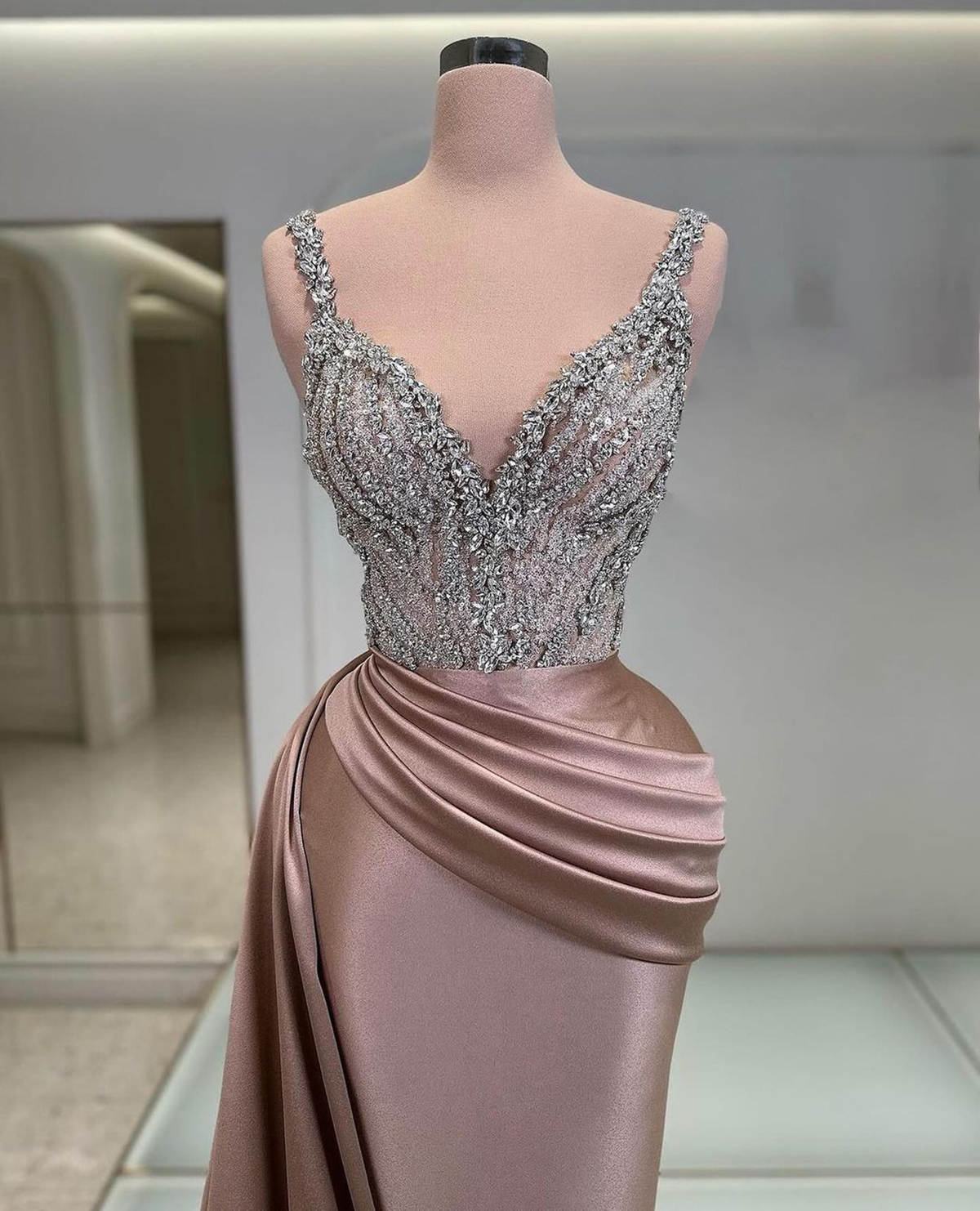 Gowns Stylish Evening Crystal Prom Dress Spaghetti Straps Sleeveless Beading Party Dresses With Sweep Train Vestidos De Noche Es 0919