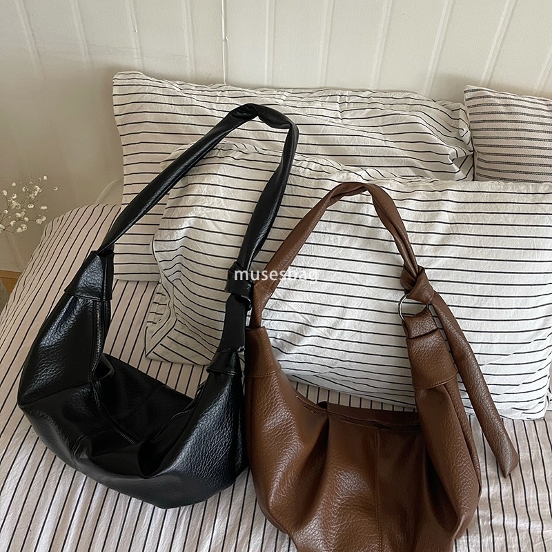 Korean style Instagram large capacity retro soft leather pleated dumpling bag lazy style casual and versatile commuting single shoulder crossbody bag