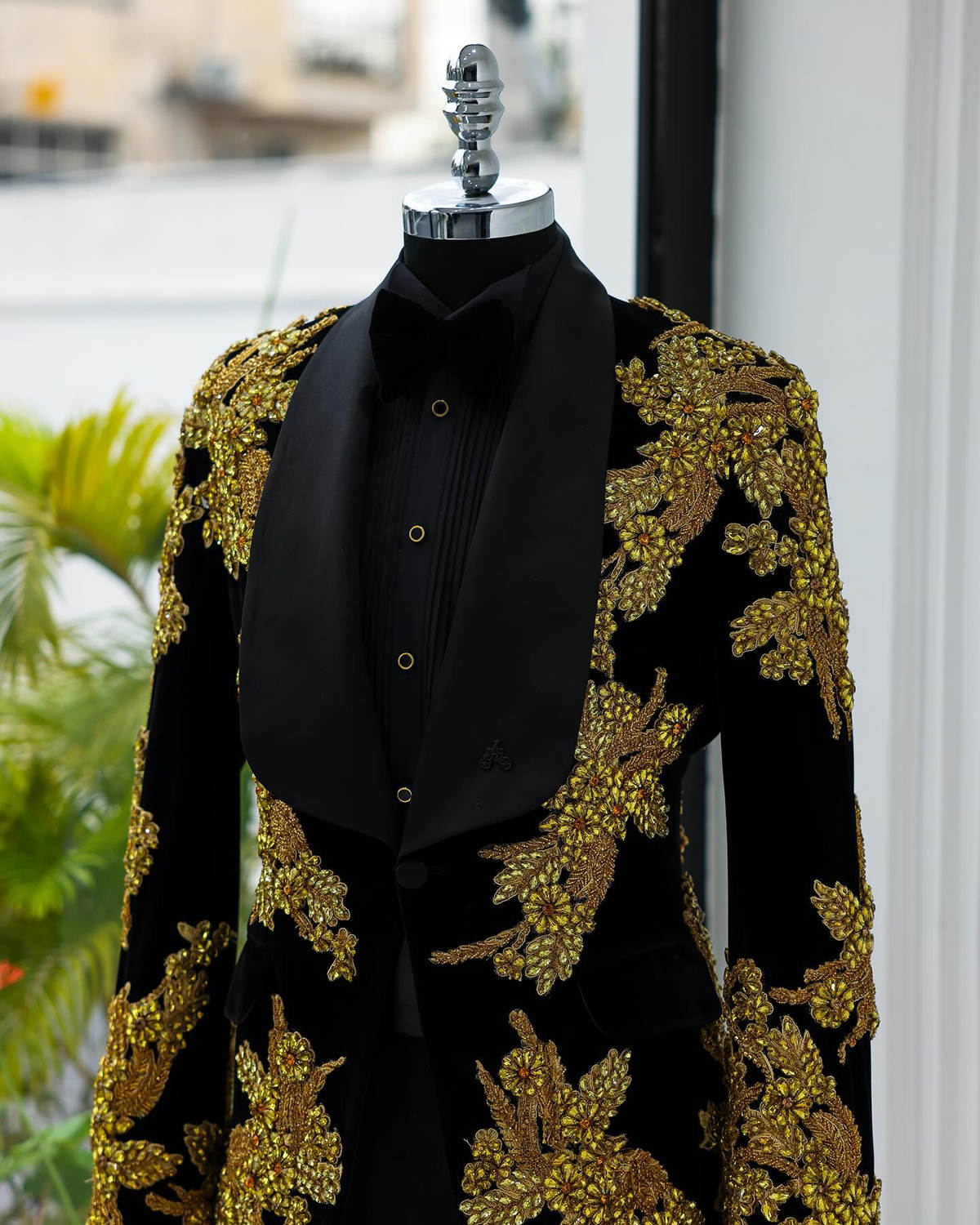 Men's Runway Show Pants Suits Luxury Gold Flowers Beading Men Pants Suits Prom Cosplay Blazers Costume Prom Party Wear 2 Pieces