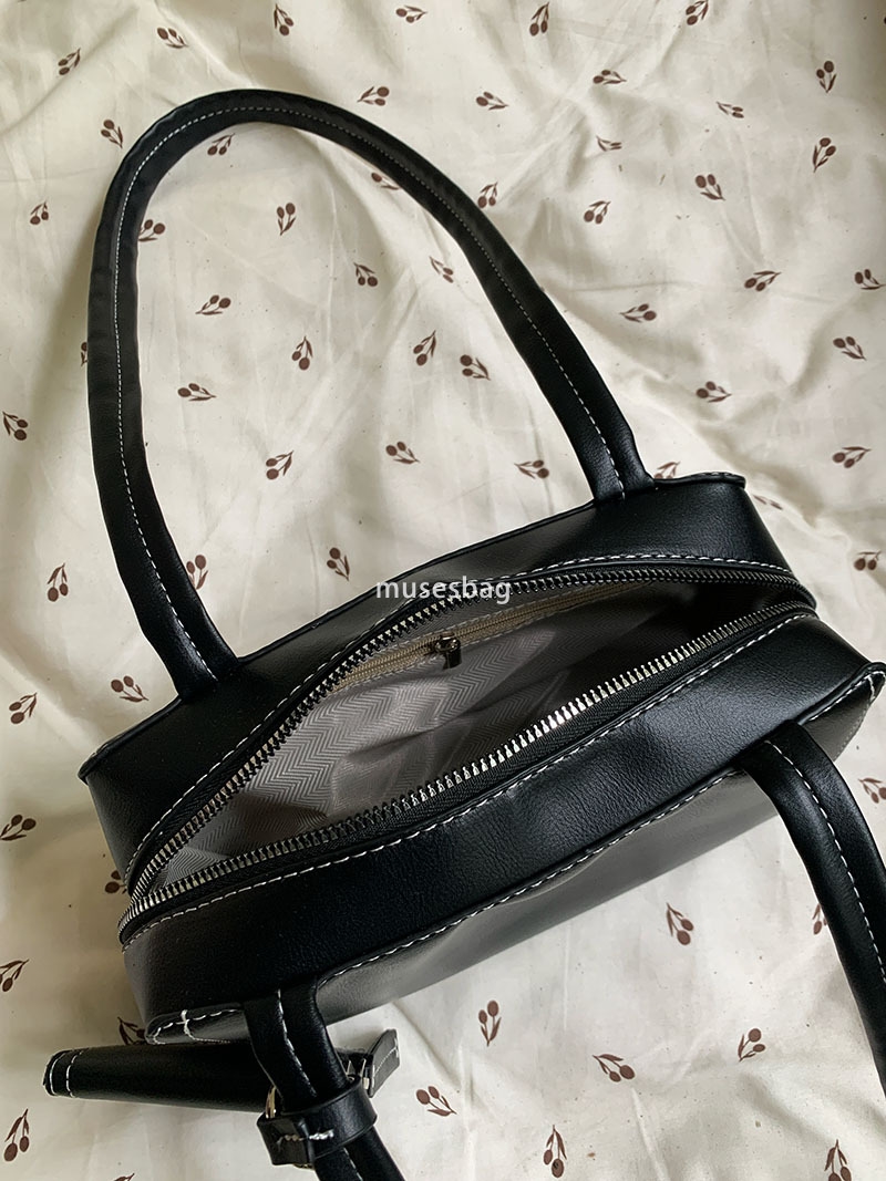 New Spring/Summer Korean Instagram Same Retro Black Shoulder Bag Small and Popular Boston Underarm Bag Earphone Bag